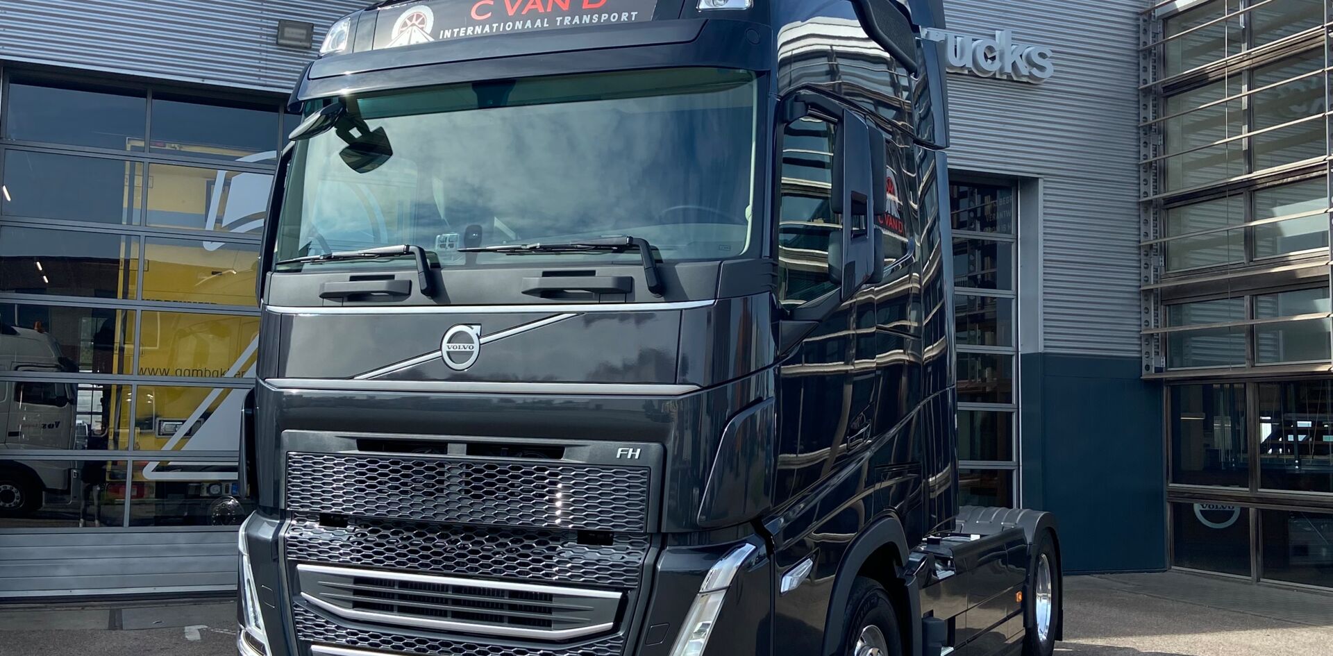 somethingheicuQS74Q.jpg Aflevering C van D Transport