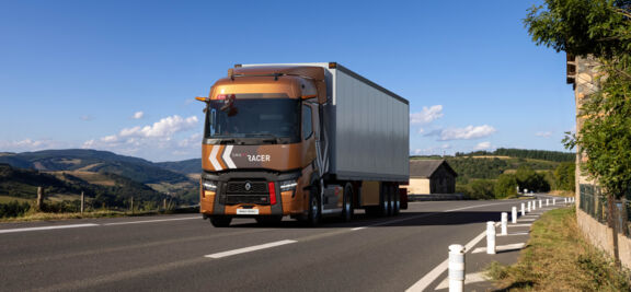 p45312 LR Renault Trucks T behoudt 4 Euro NCAP-sterren en ontvangt CitySafe-label