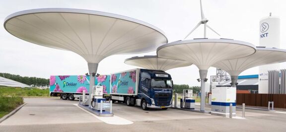 1860x1050-volvo-fh-lng-lzv-voor-dekker-chrysanten-newsintro Nu ook LNG en LZV-combinatie voor Dekker Chrysanten