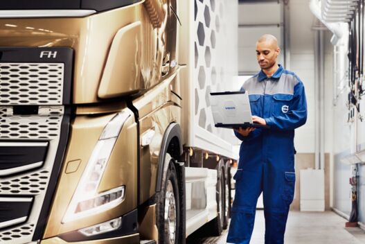 LVS-Volvo-Service-Contracts-Golden-truck LVS-Volvo-Service-Contracts-Golden-truck
