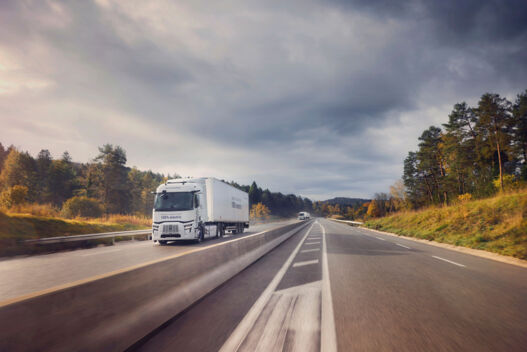 Renault Trucks E-Tech T 780 on the road