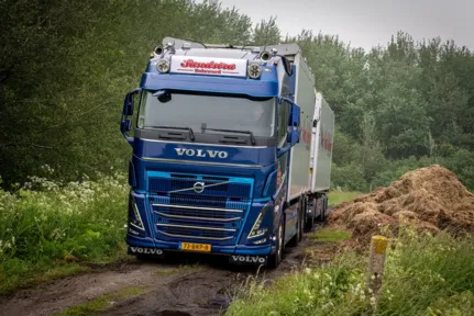 LVS-Trucks_Volvo_Sandstra_Bolsward-03