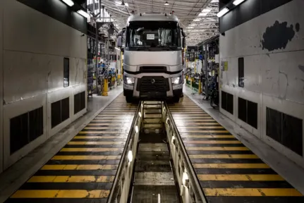 Renault Trucks Bourg-en-Bresse plant_06_LR
