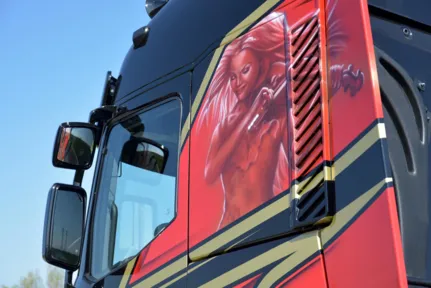 Detail special paint door MW Designs